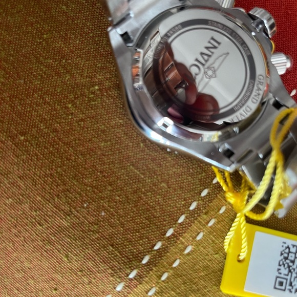 Invicta Men's Silver and Green Dive Watch - Picture 3 of 3